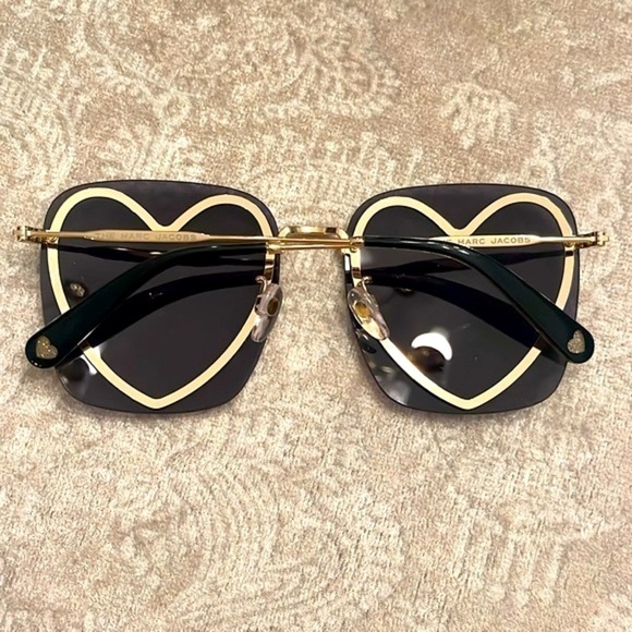 Brand New The Marc Jacobs Square Sunglasses w/ Gold Tone Metal Heart Shaped Rim main image 5
